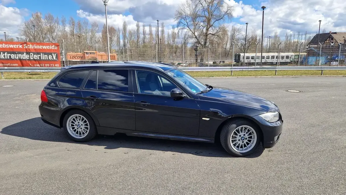 Gebraucht BMW 320 Exclusive 170 PS (125 kW) 2011 Schwarz Kombi