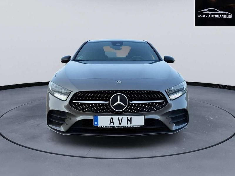 Gebraucht Mercedes A200 AMG line 163 PS (119 kW) 2017 Mountaingrau  met. Kleinwagen