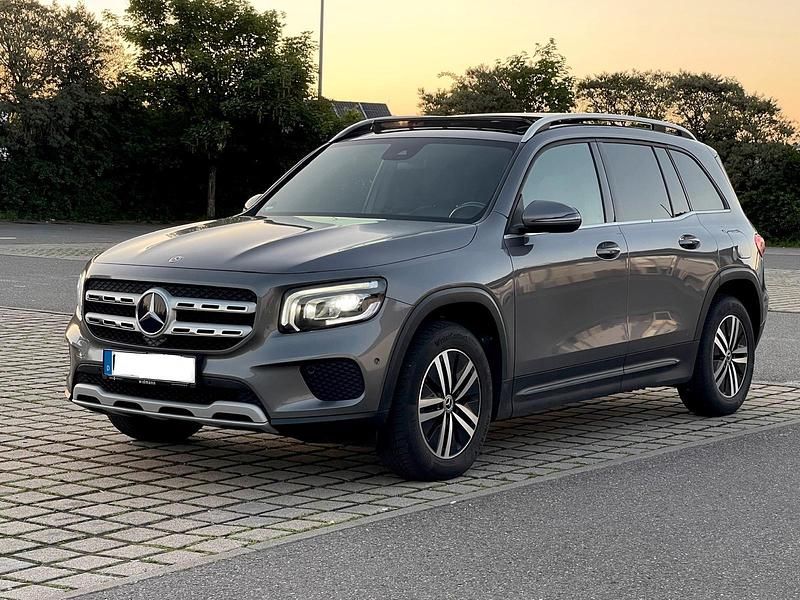 Grau Gebraucht 2021 Mercedes GLB220 SUV | 26.000 € (Guter Preis) - Bild 1/4