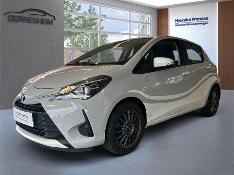 Grau Gebraucht 2019 Toyota Yaris Comfort Kleinwagen | 10.887 € (Fairer Preis) - Bild 1/4
