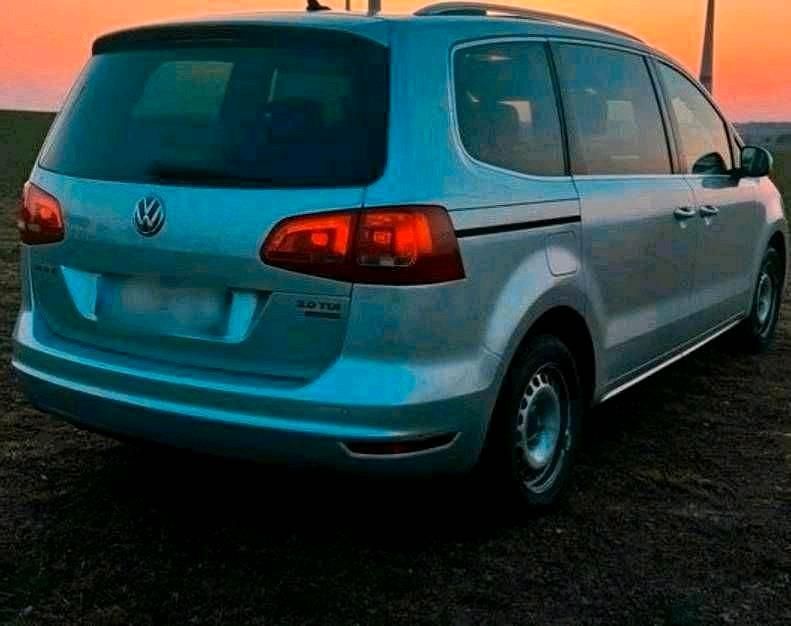 Second-hand VW Sharan 140 CP (102 kW) 2013 Argintiu Monovolum