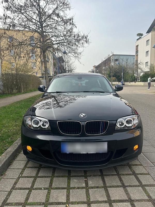Gebraucht BMW 118 143 PS (105 kW) 2011 Schwarz Kleinwagen