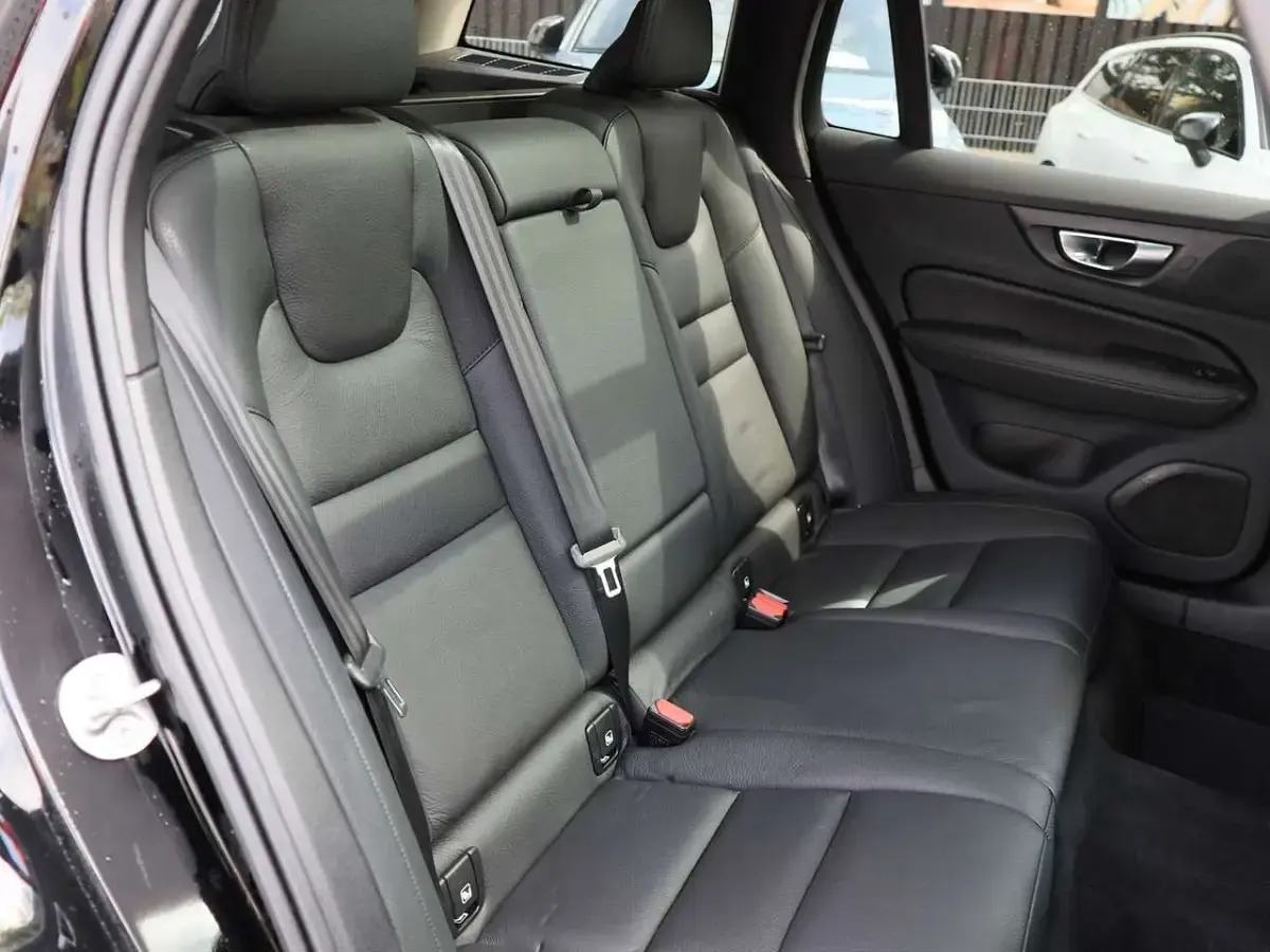 Gebraucht Volvo V60 CC Plus 197 PS (144 kW) 2023 Schwarz Kombi