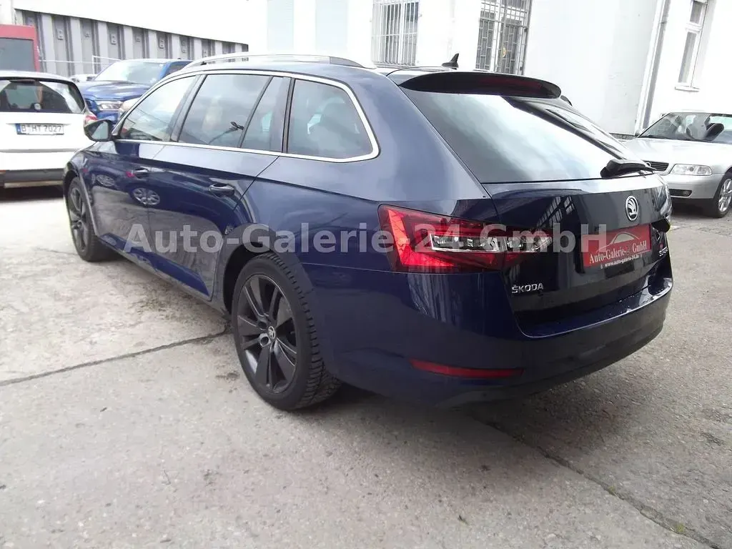 Gebraucht Skoda Superb 179 PS (131 kW) 2016 Blau Kombi