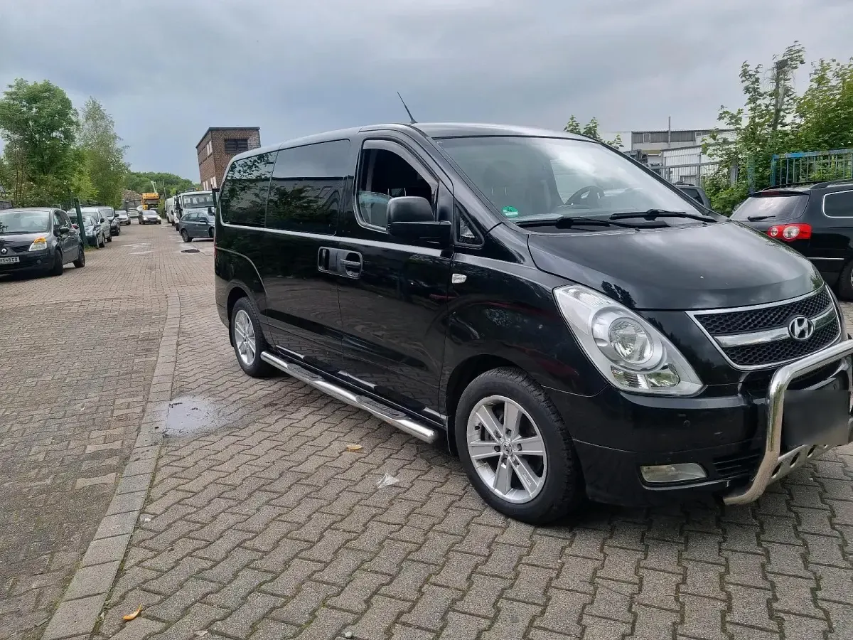 Gebraucht Hyundai H-1 170 PS (125 kW) 2009 Schwarz Van / Kleinbus