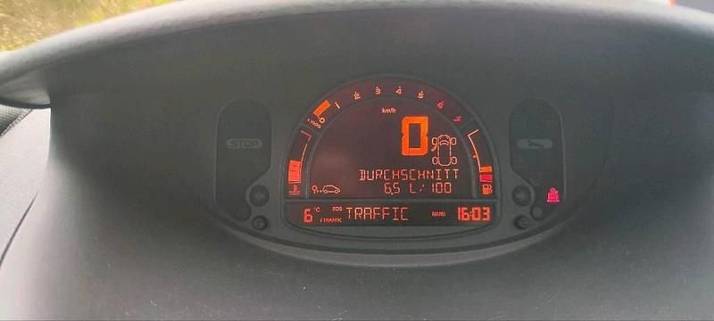 Używany Renault Modus 75 KM (55 kW) 2005 Czarny Minivan