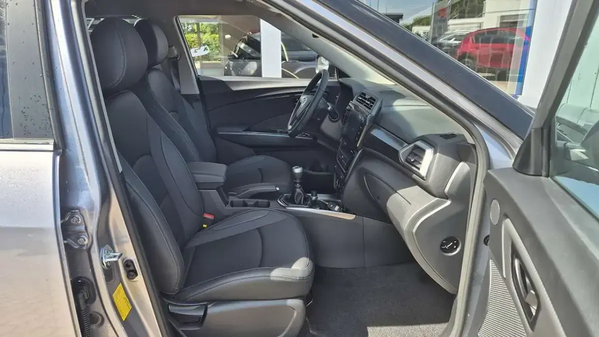 Neu KGM Tivoli 163 PS (119 kW) 2026 Iron metal SUV