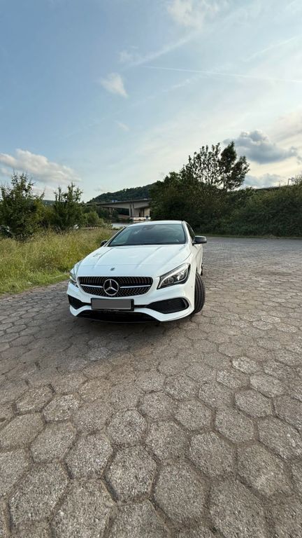 Weiß Gebraucht 2018 Mercedes CLA250 Shooting Brake Kombi | 19.400 € (Fairer Preis) - Bild 1/4