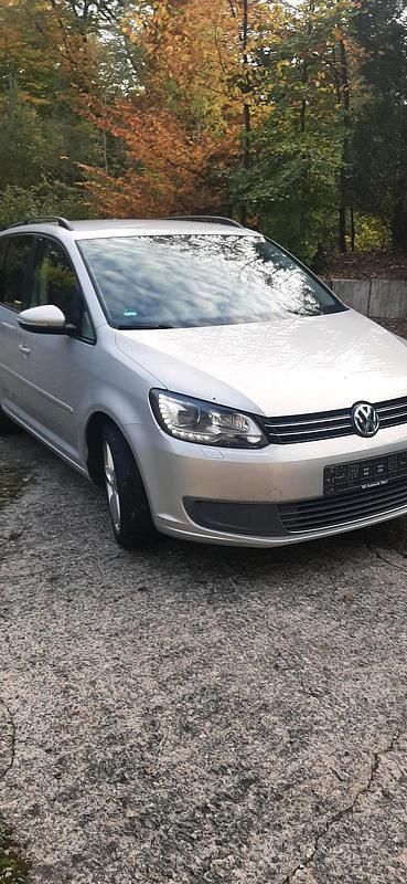 Grau Gebraucht 2010 VW Touran Van / Kleinbus | 6.750 € - Bild 1/4