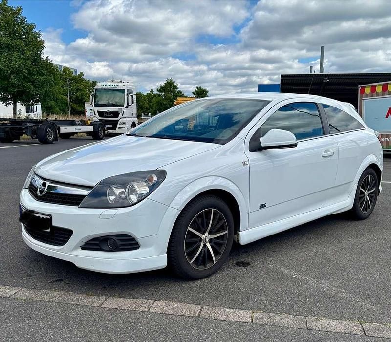 Weiß Gebraucht 2010 Opel Astra Edition Kleinwagen | 2.200 € (Guter Preis) - Bild 1/4