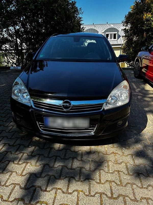 Second-hand Opel Astra 116 CP (85 kW) 2007 Negru Berlinǎ