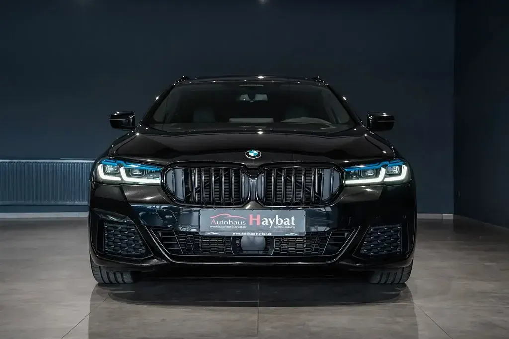 Gebraucht BMW 530 M Sport 286 PS (210 kW) 2022 Schwarz Kombi