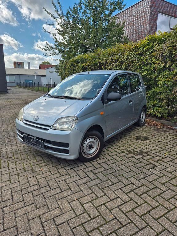 Silber Gebraucht 2005 Daihatsu Cuore Kleinwagen | 1.699 € (Fairer Preis) - Bild 1/2