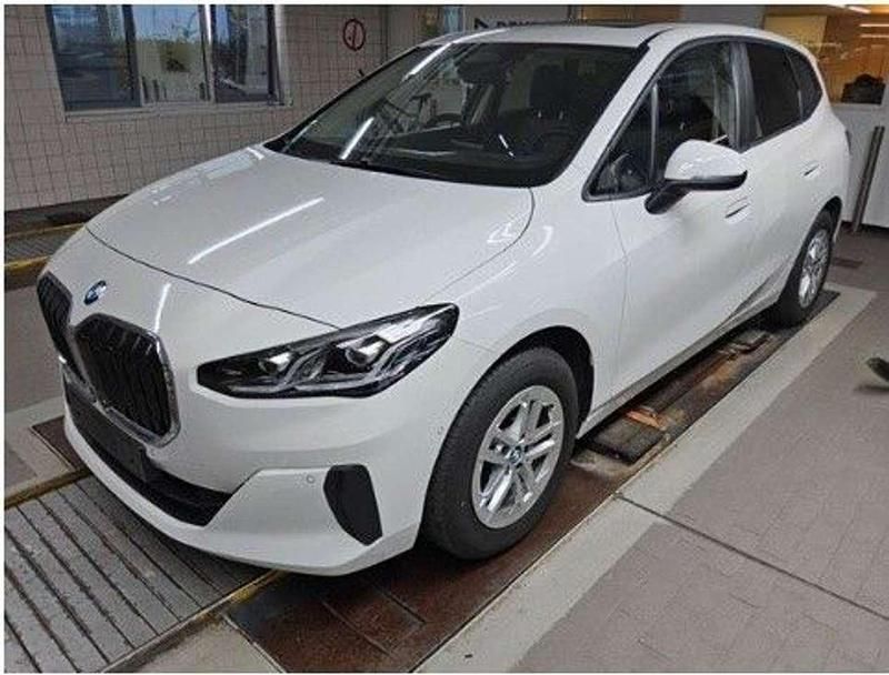 Weiß Gebraucht 2022 BMW 218 Performance Van / Kleinbus | 25.979 € (Fairer Preis) - Bild 1/4