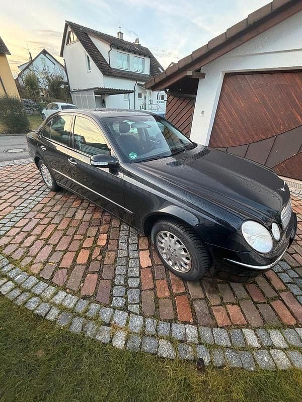 Gebraucht Mercedes E220 Elegance 150 PS (110 kW) 2003 Schwarz Limousine