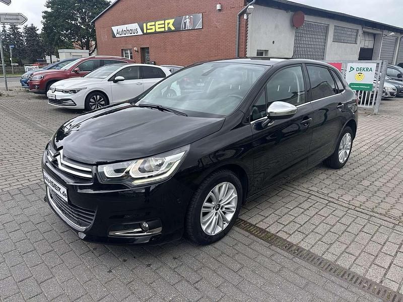 Lackierung schwarz perla nera Gebraucht 2016 Citroën C4 SELECTION Kleinwagen | 9.980 € (Teuer) - Bild 1/4