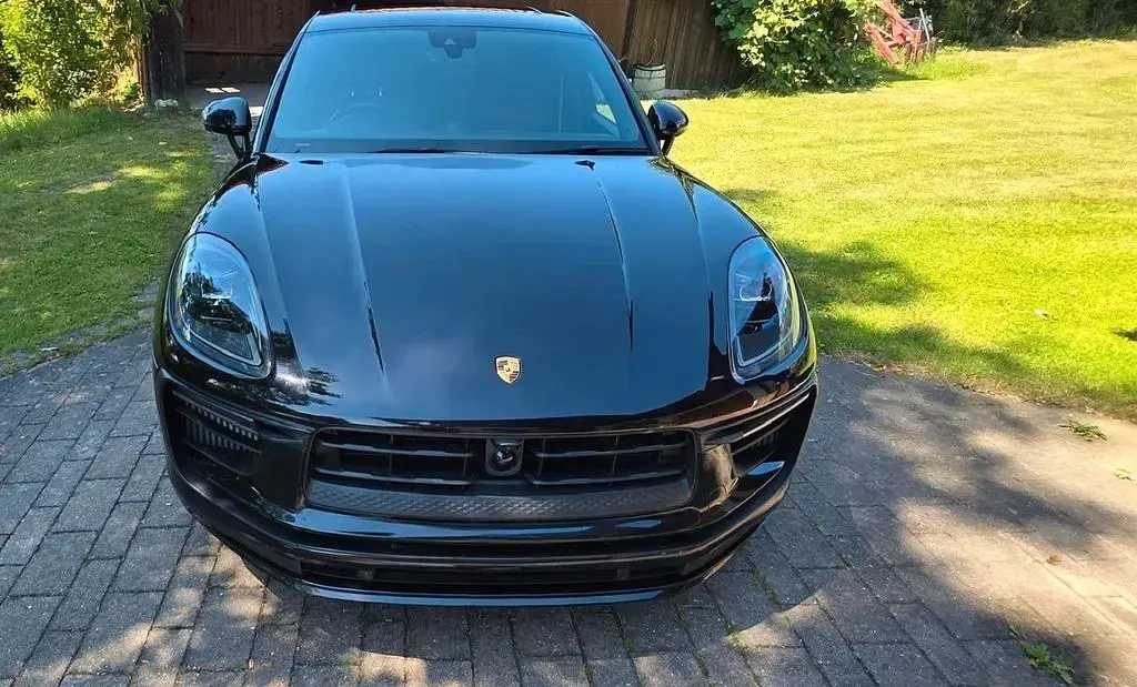 Gebraucht Porsche Macan 441 PS (324 kW) 2023 Tiefschwarzmetallic SUV