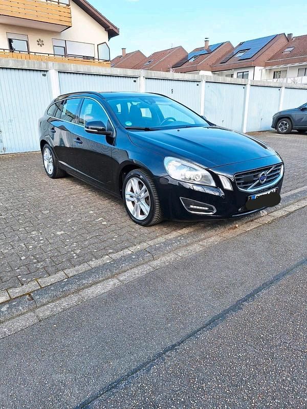 Gebraucht Volvo V60 163 PS (119 kW) 2011 Schwarz Kombi