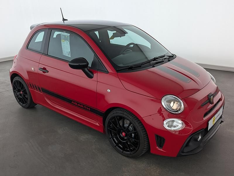 Gebraucht Abarth 695 179 PS (131 kW) 2022 Rot Kleinwagen