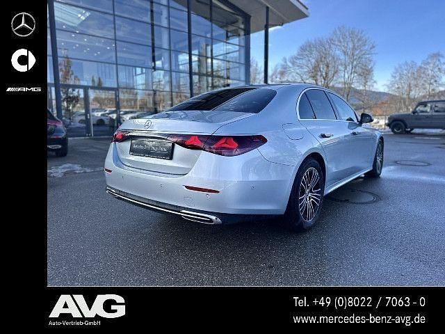 Gebraucht Mercedes E220 Premium 197 PS (144 kW) 2024 Lack hightechsilber Limousine