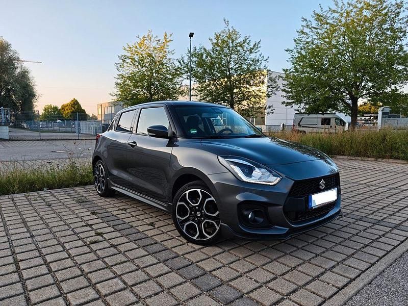 Grau Gebraucht 2021 Suzuki Swift Sport Limousine | 15.890 € (Fairer Preis) - Bild 1/4