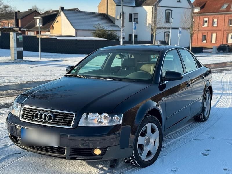 Blau Gebraucht 2003 Audi A4 Limousine | 2.000 € (Guter Preis) - Bild 1/4