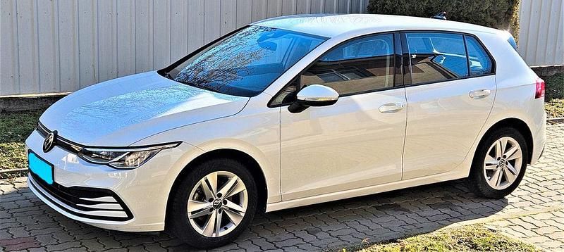 Weiß Gebraucht 2021 VW Golf VIII Active Limousine | 17.490 € (Guter Preis) - Bild 1/4