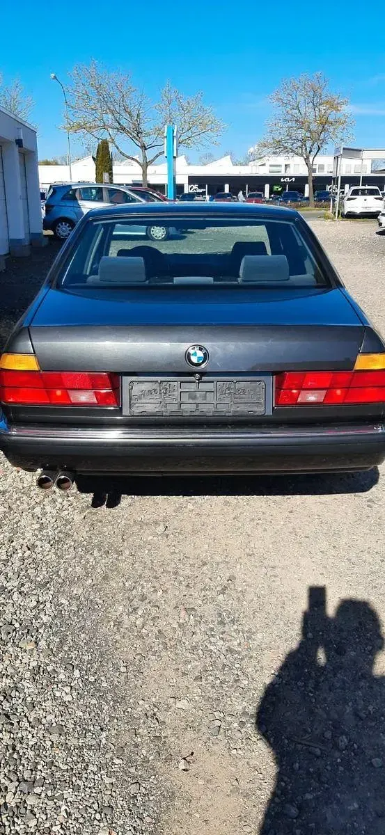 Gebraucht BMW 735 211 PS (155 kW) 1992 Schwarz Limousine