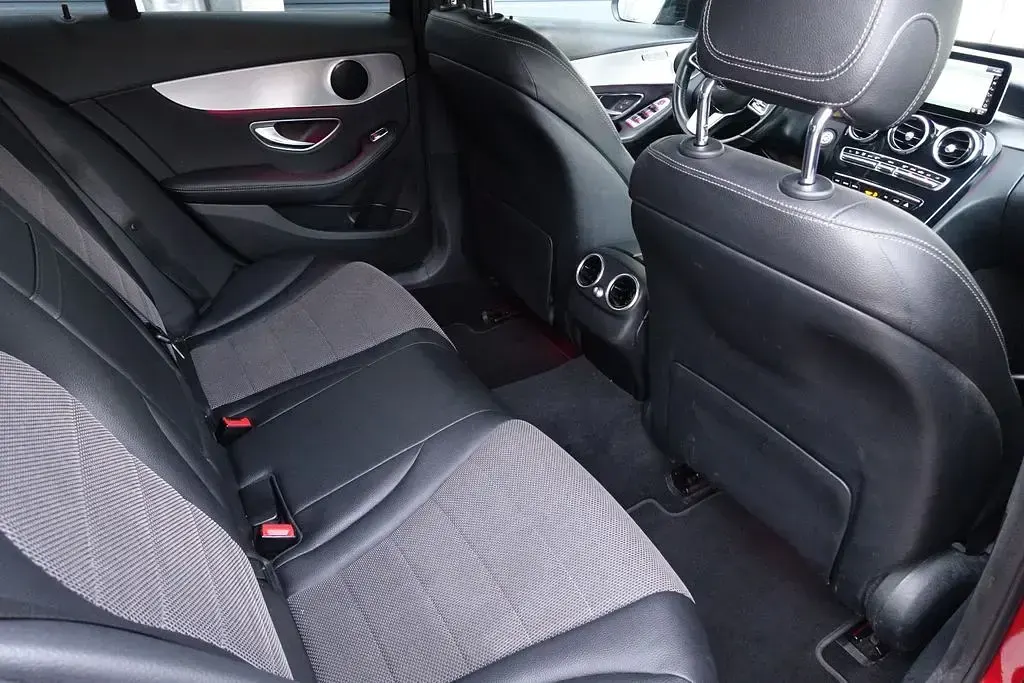 Gebraucht Mercedes C300 Avantgarde 258 PS (189 kW) 2018 Rot Limousine