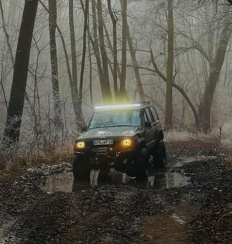 Gebraucht Jeep Cherokee 174 PS (127 kW) 1990 Silber SUV