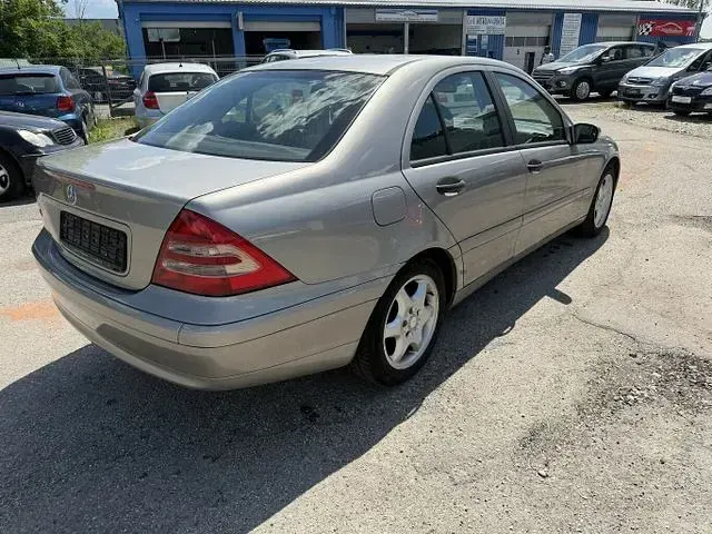 Gebraucht Mercedes C220 150 PS (110 kW) 2004 Cubanitsilber Limousine