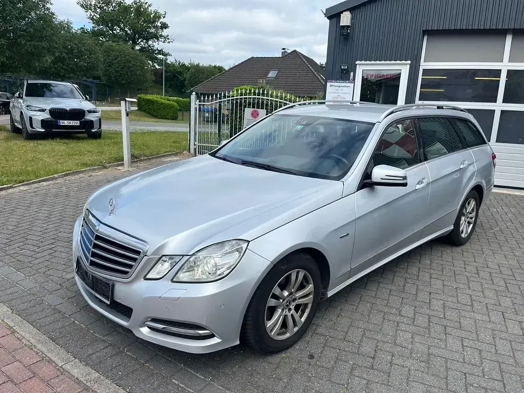 Gebraucht Mercedes E300 231 PS (169 kW) 2011 Silber Kombi