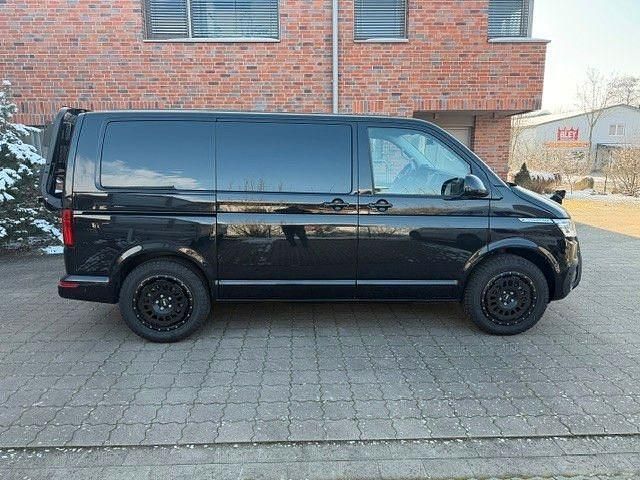 Second-hand VW Multivan 204 CP (150 kW) 2024 Negru Monovolum