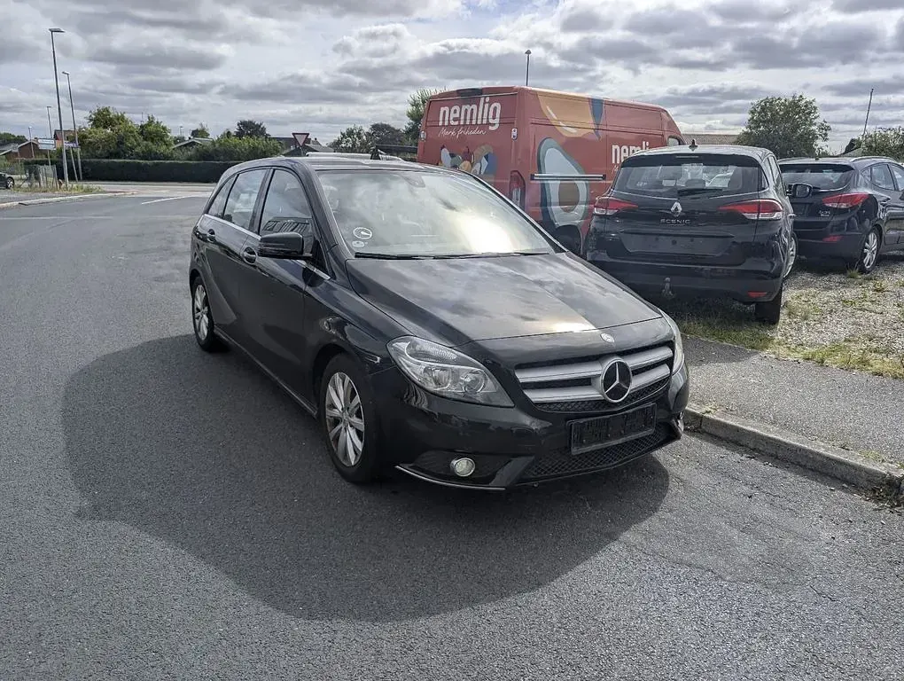 Gebraucht Mercedes B180 Edition 109 PS (80 kW) 2013 Schwarz Kleinwagen