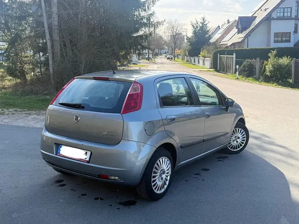 Gebraucht Fiat Grande Punto Active 68 PS (50 kW) 2009 Silber Kleinwagen