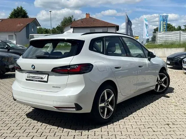 Gebraucht BMW 220 Active Tourer 170 PS (125 kW) 2025 Weiss Van / Kleinbus
