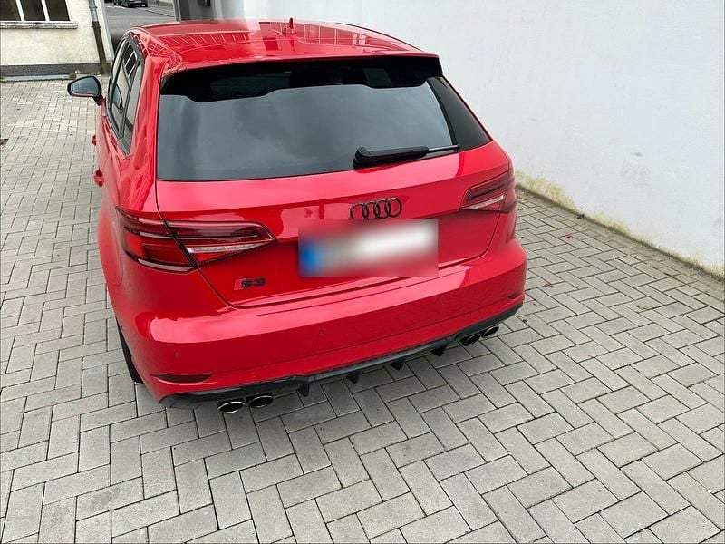 Gebraucht Audi S3 Advanced 310 PS (228 kW) 2017 Rot Limousine