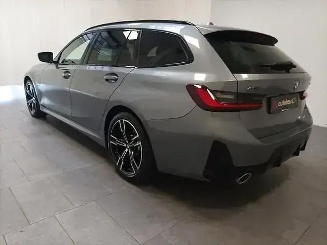 Gebraucht BMW 330e M Sport 292 PS (214 kW) 2023 Grau Kombi