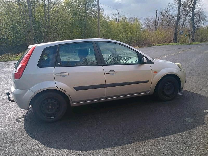 Gebraucht Ford Fiesta 80 PS (58 kW) 2006 Silber Kleinwagen