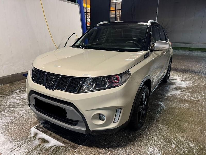 Beige Gebraucht 2017 Suzuki Vitara SUV | 13.950 € (Guter Preis) - Bild 1/4