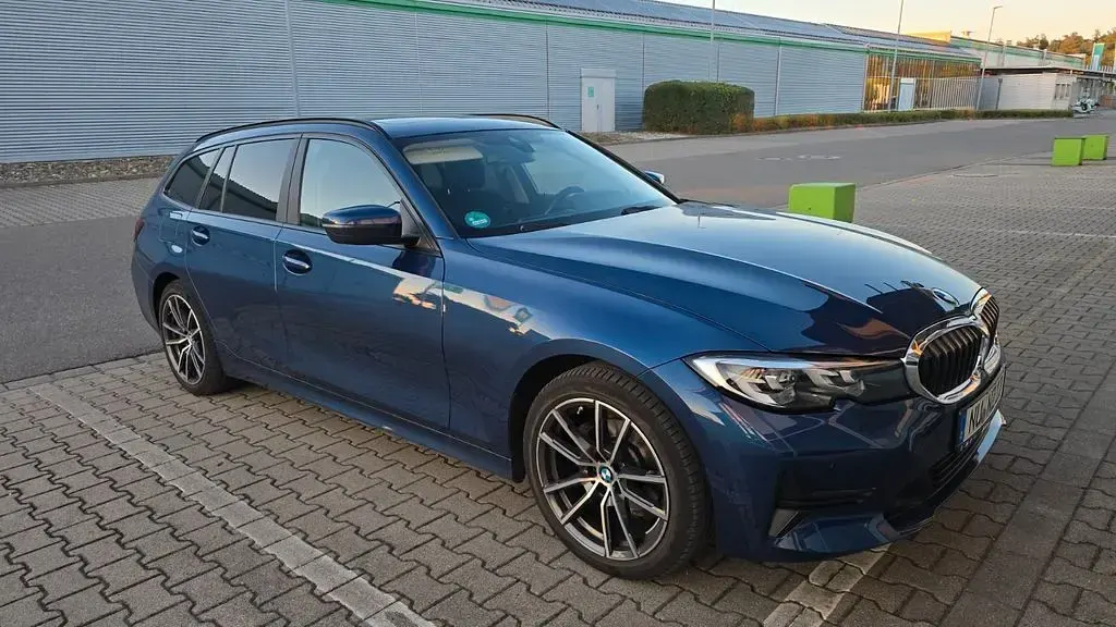 Gebraucht BMW 318 Advantage 156 PS (114 kW) 2021 Blau Kombi