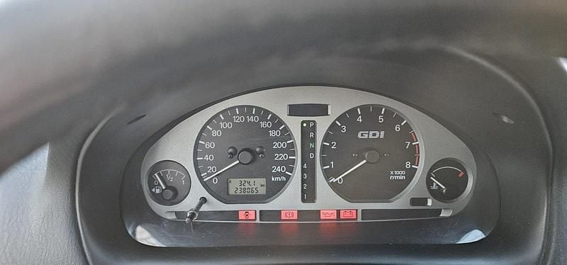 Gebraucht Mitsubishi Carisma 125 PS (91 kW) 2004 Silber Limousine