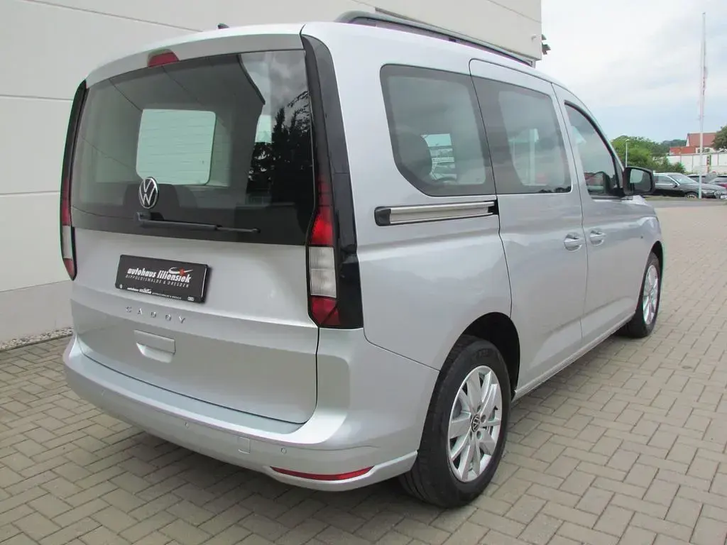 Gebraucht VW Caddy Life 122 PS (89 kW) 2023 Silber Van / Kleinbus