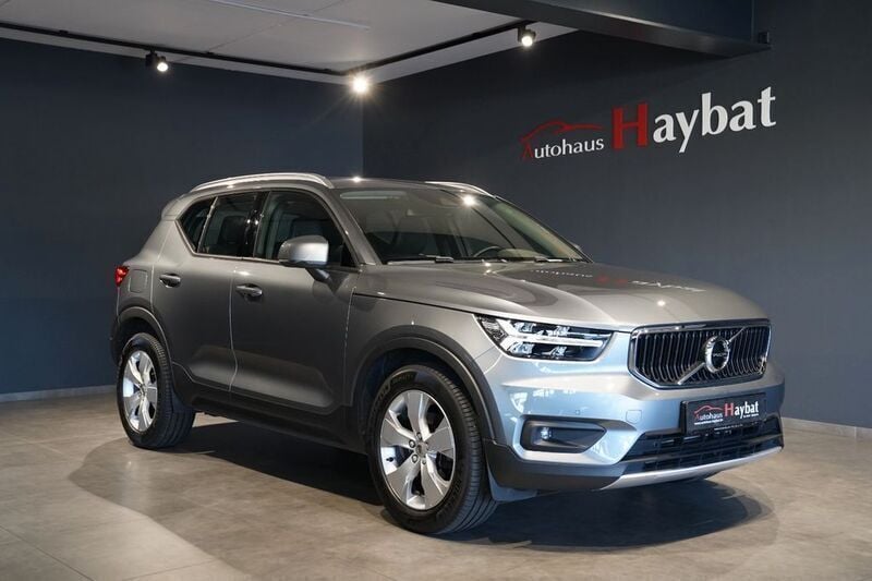 Grau Gebraucht 2018 Volvo XC40 Momentum SUV | 24.950 € (Superpreis) - Bild 1/4