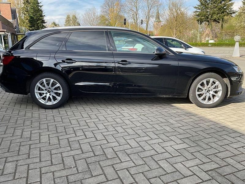 Gebraucht Audi A4 Advanced 163 PS (119 kW) 2023 Schwarz Kombi