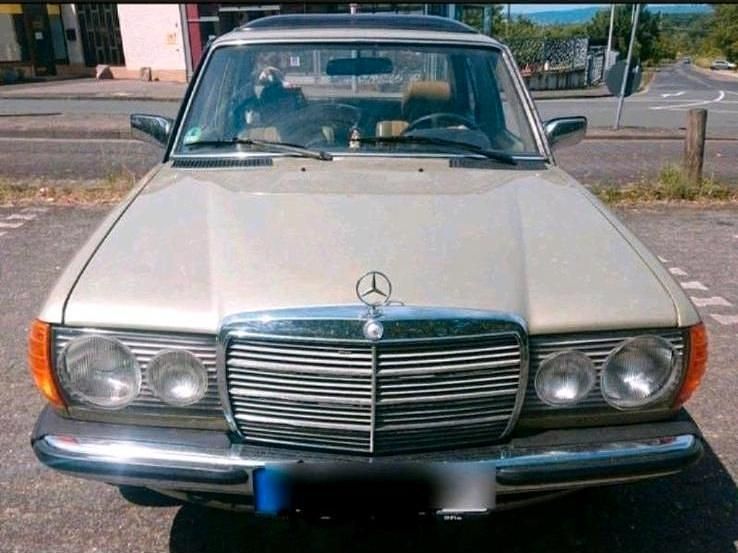 Gebraucht Mercedes 200 109 PS (80 kW) 1982 Grün Limousine