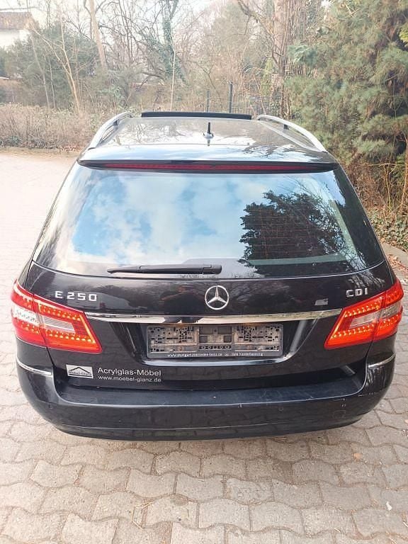 Gebraucht Mercedes E250 204 PS (150 kW) 2011 Schwarz Limousine