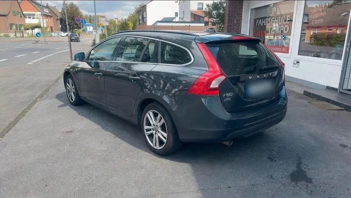 Gebraucht Volvo V60 163 PS (119 kW) 2011 Grau Kombi