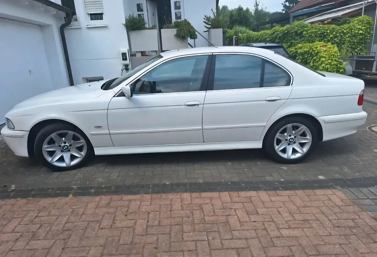 Gebraucht BMW 530 M Sport 197 PS (144 kW) 2001 Weiß Limousine