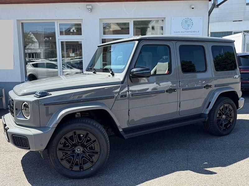 Grau Neu 2025 Mercedes G580 AMG line SUV | 181.850 € - Bild 1/4